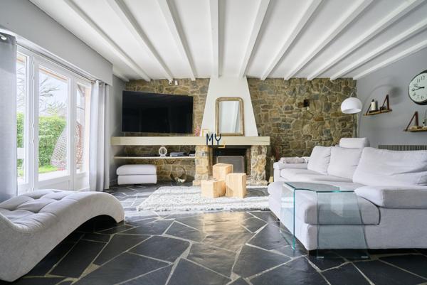 MAGNIFIQUE PLAIN-PIED AVEC PISCINE - CAMPAGNE DE RONCQ