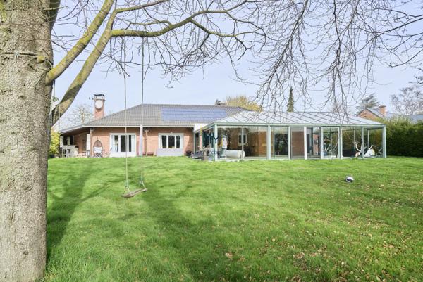 MAGNIFIQUE PLAIN-PIED AVEC PISCINE - CAMPAGNE DE RONCQ