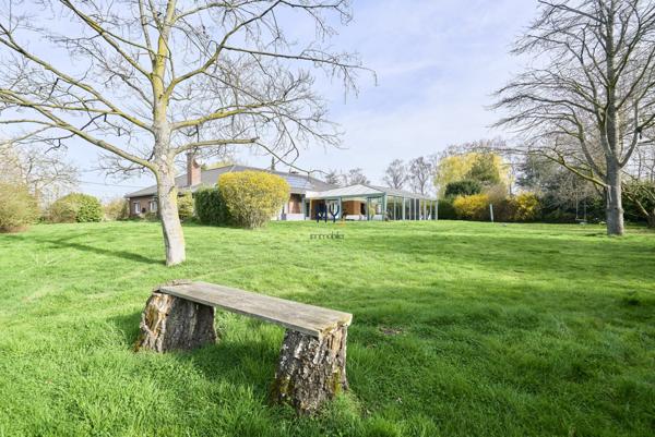 MAGNIFIQUE PLAIN-PIED AVEC PISCINE - CAMPAGNE DE RONCQ