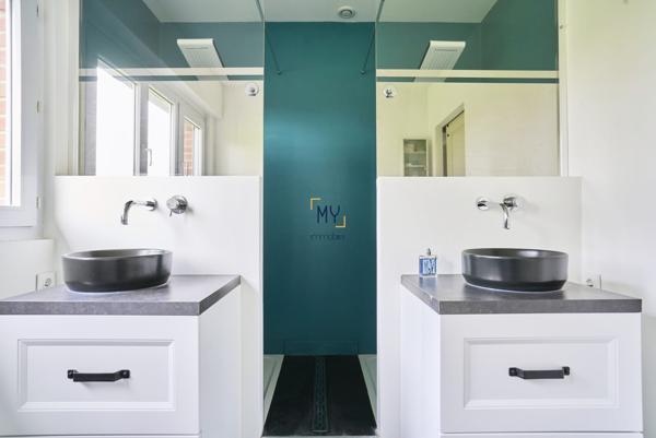 MAGNIFIQUE PLAIN-PIED AVEC PISCINE - CAMPAGNE DE RONCQ