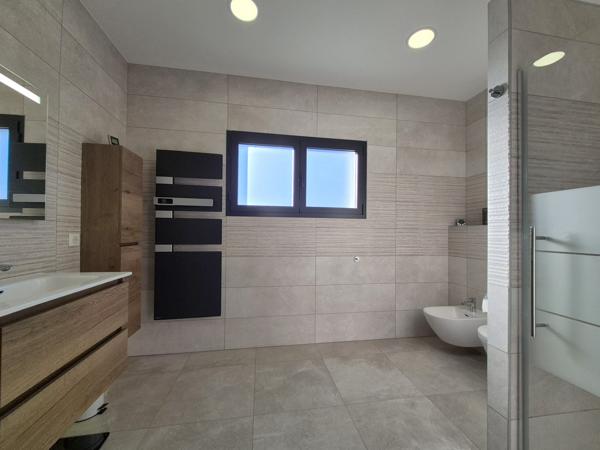 villa contemporaine de prestige plain pied en 4 faces