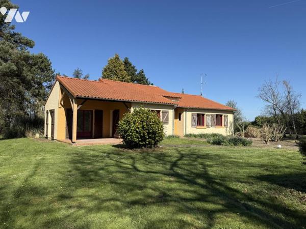 Maison traditionnelle contemporaine en campagne