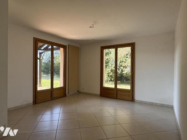 Maison traditionnelle contemporaine en campagne