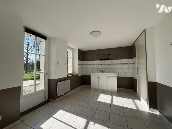 Maison en pierres réhabilitée en 2000 EVRON