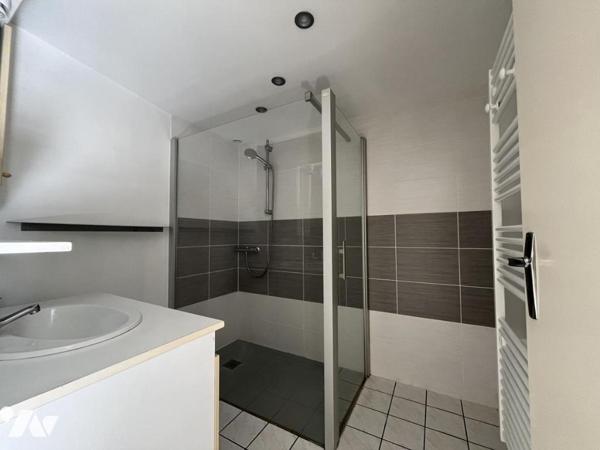Maison en pierres réhabilitée en 2000 EVRON