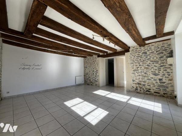 Maison en pierres réhabilitée en 2000 EVRON
