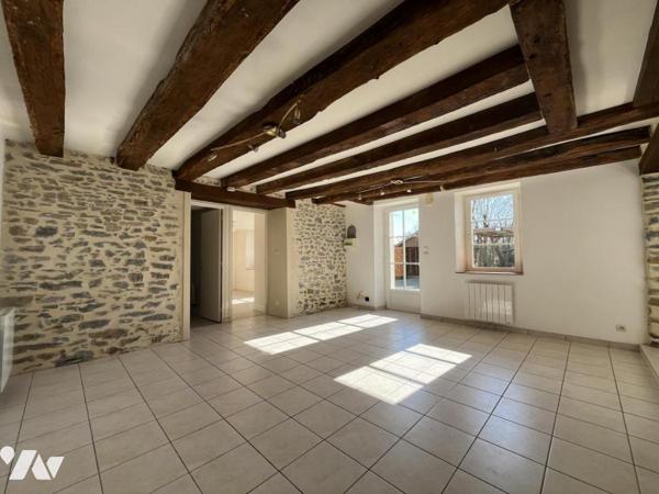 Maison en pierres réhabilitée en 2000 EVRON