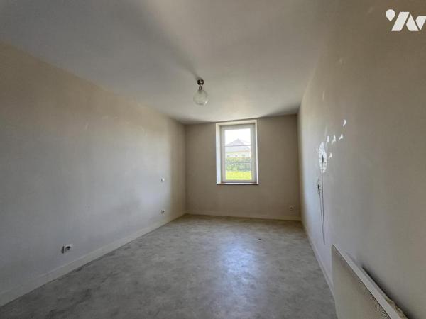 Maison en pierres réhabilitée en 2000 EVRON