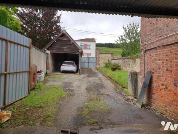 A VENDRE A MONTHELON - MAISON DE VILLAGE avec Cour - Garage - jardin et  Dépendances
