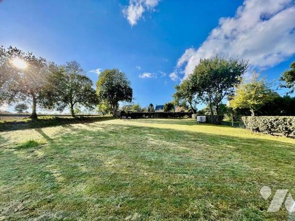 OPPORTUNITE
Superbe terrain à bâtir de 1002 m² situé en bout d'impasse, au calme avec belle vu...