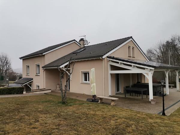 Belle maison avec 5 chambres,  garage et terrain dans centre d'Yssingeaux
