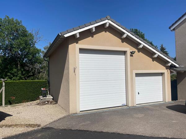 Belle maison avec 5 chambres,  garage et terrain dans centre d'Yssingeaux