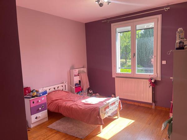 Belle maison avec 5 chambres,  garage et terrain dans centre d'Yssingeaux
