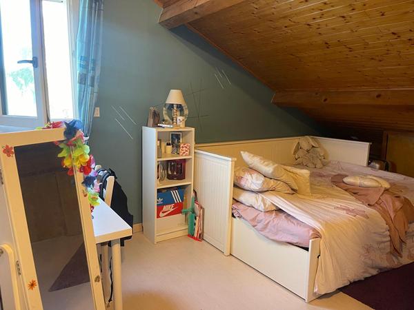 Belle maison avec 5 chambres,  garage et terrain dans centre d'Yssingeaux