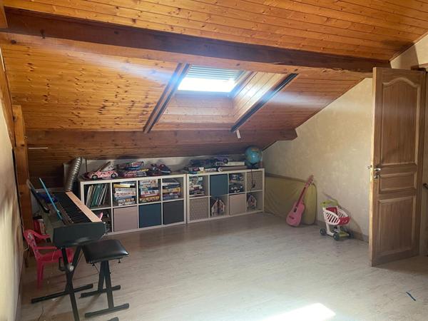 Belle maison avec 5 chambres,  garage et terrain dans centre d'Yssingeaux