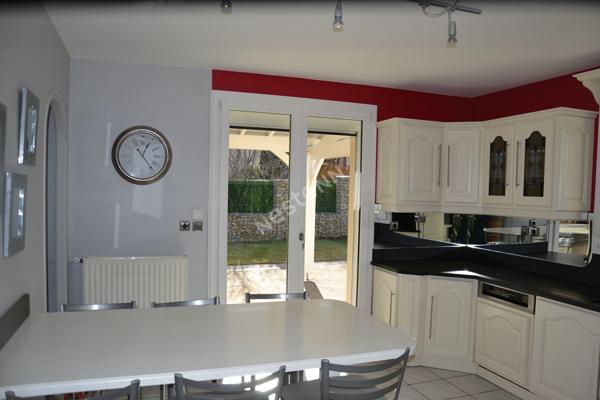 Belle maison avec 5 chambres,  garage et terrain dans centre d'Yssingeaux