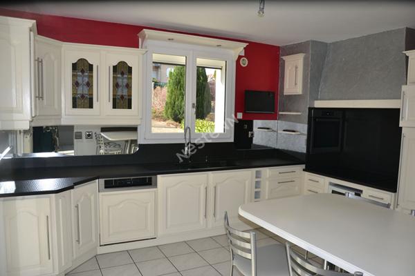 Belle maison avec 5 chambres,  garage et terrain dans centre d'Yssingeaux