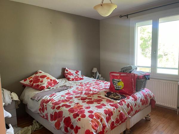 Belle maison avec 5 chambres,  garage et terrain dans centre d'Yssingeaux