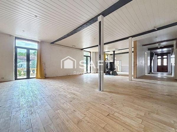 A vendre belle maison de Maître économique avec garage spacieux