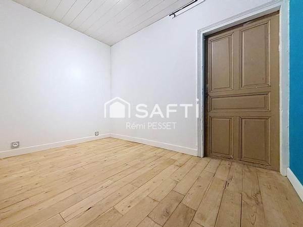 A vendre belle maison de Maître économique avec garage spacieux