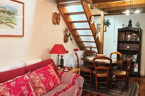 07660 LESPERON - MAISON DE VILLAGE DE 5 PIECES - CALME - GARAGE