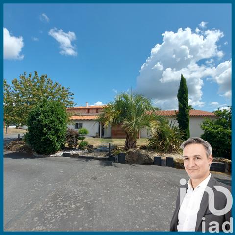 Maison à vendre 8 pièces 166 m² Mortagne-sur-Sèvre