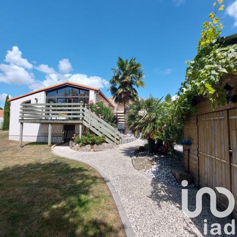 Maison à vendre 8 pièces 166 m² Mortagne-sur-Sèvre