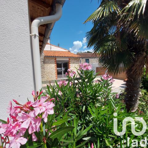 Maison à vendre 8 pièces 166 m² Mortagne-sur-Sèvre