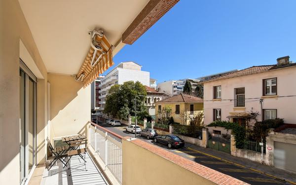 Appartement à vendre    3 pièces • 73,59 m2 Antibes