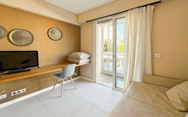Appartement à vendre    3 pièces • 73,59 m2 Antibes