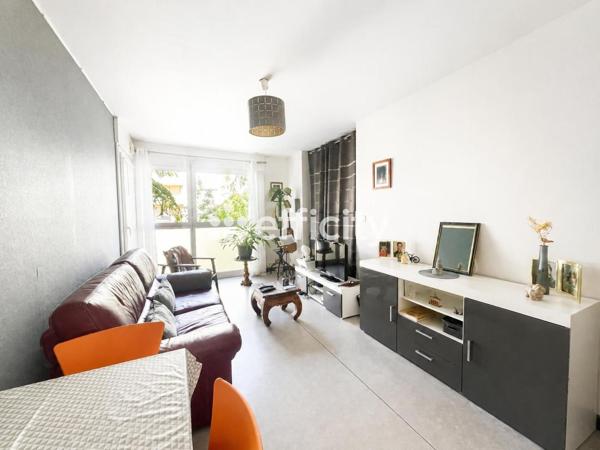 Appartement
         4 pièces
        - 86 m² 289 000 € *