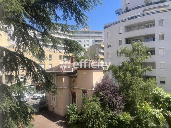 Appartement
         4 pièces
        - 86 m² 289 000 € *