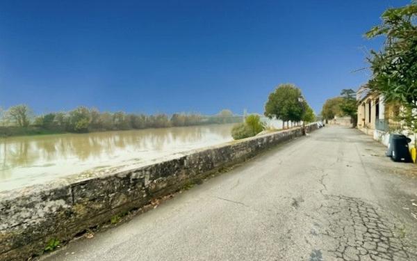 Appartement à louer    3 pièces •  Lamagistère