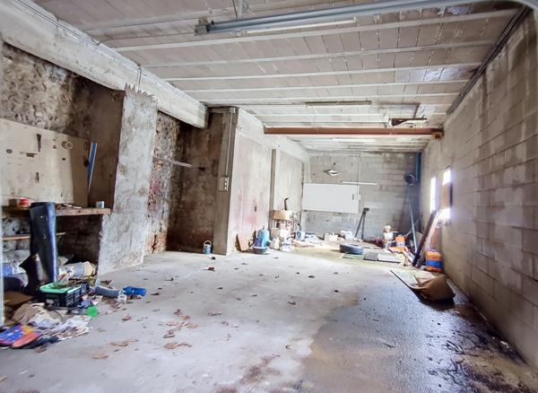 Parking
        
        - 120 m² 30 000 € *