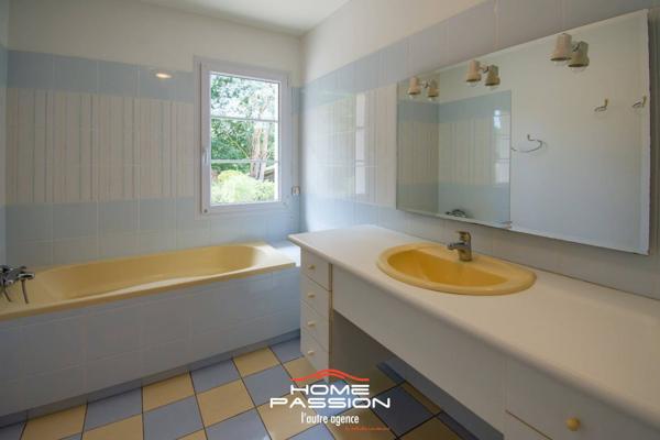 LES MATHES  MAISON PLAIN-PIED ENTRE FORÊT ET OCÉAN