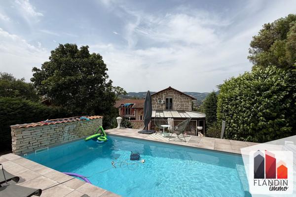 Maison en pierre de caractère 149 m² – Dépendance aménagée – Piscine – Soucieu-en-Jarrest / Thurins