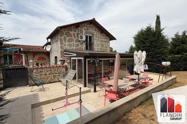 Maison en pierre de caractère 149 m² – Dépendance aménagée – Piscine – Soucieu-en-Jarrest / Thurins