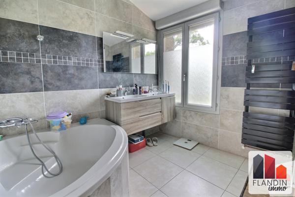 Maison en pierre de caractère 149 m² – Dépendance aménagée – Piscine – Soucieu-en-Jarrest / Thurins