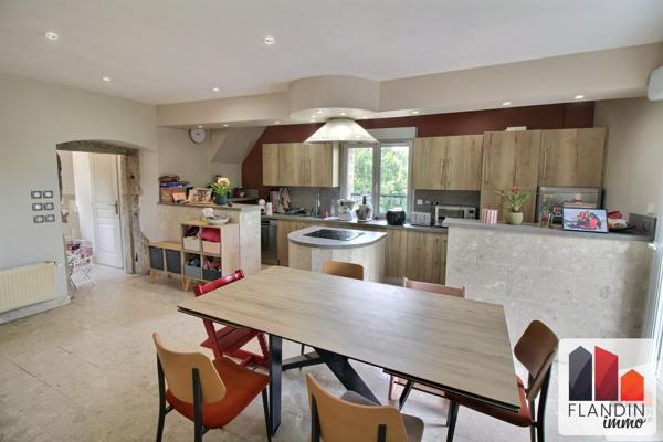 Maison en pierre de caractère 149 m² – Dépendance aménagée – Piscine – Soucieu-en-Jarrest / Thurins