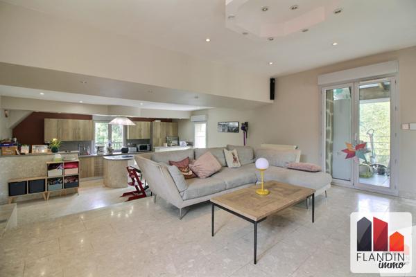 Maison en pierre de caractère 149 m² – Dépendance aménagée – Piscine – Soucieu-en-Jarrest / Thurins