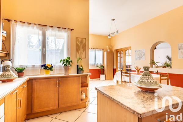 Maison d’architecte 7 pièces de 186 m² à Saint-Just-Saint-Rambert (42170)