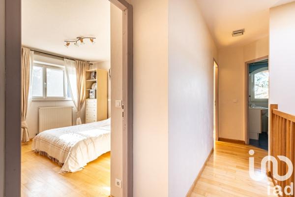 Maison d’architecte 7 pièces de 186 m² à Saint-Just-Saint-Rambert (42170)