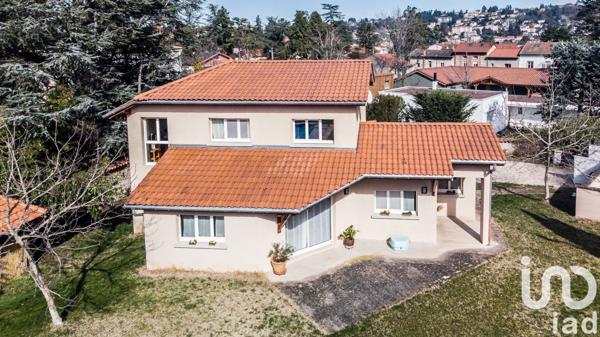 Maison d’architecte 7 pièces de 186 m² à Saint-Just-Saint-Rambert (42170)