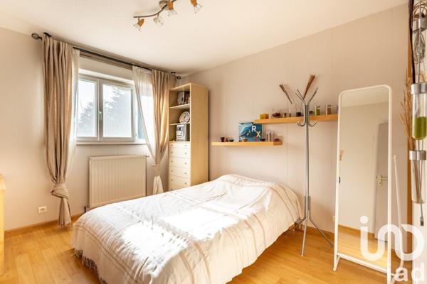 Maison d’architecte 7 pièces de 186 m² à Saint-Just-Saint-Rambert (42170)