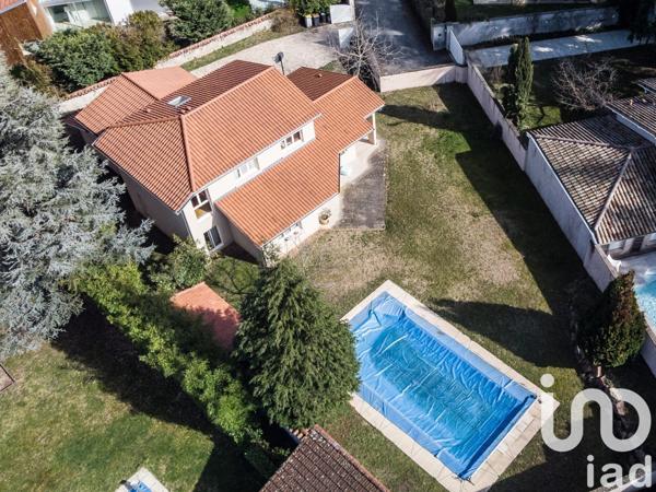 Maison d’architecte 7 pièces de 186 m² à Saint-Just-Saint-Rambert (42170)