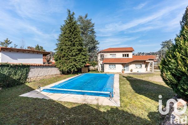 Maison d’architecte 7 pièces de 186 m² à Saint-Just-Saint-Rambert (42170)