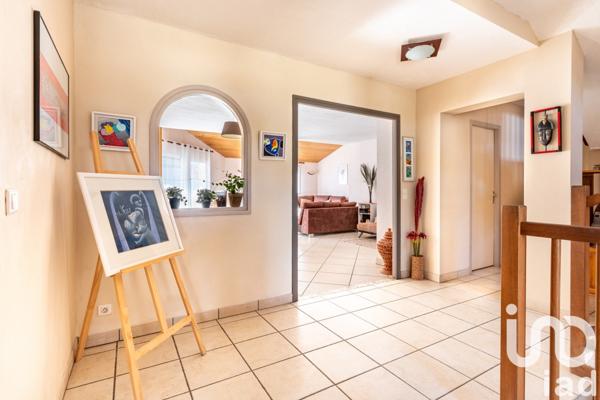 Maison d’architecte 7 pièces de 186 m² à Saint-Just-Saint-Rambert (42170)