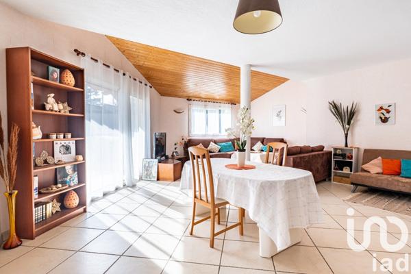 Maison d’architecte 7 pièces de 186 m² à Saint-Just-Saint-Rambert (42170)