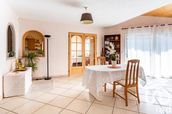 Maison d’architecte 7 pièces de 186 m² à Saint-Just-Saint-Rambert (42170)