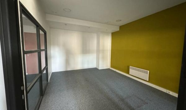 A LOUER : BUREAUX D'ENVIRON 103 M² AVEC UN PARKING